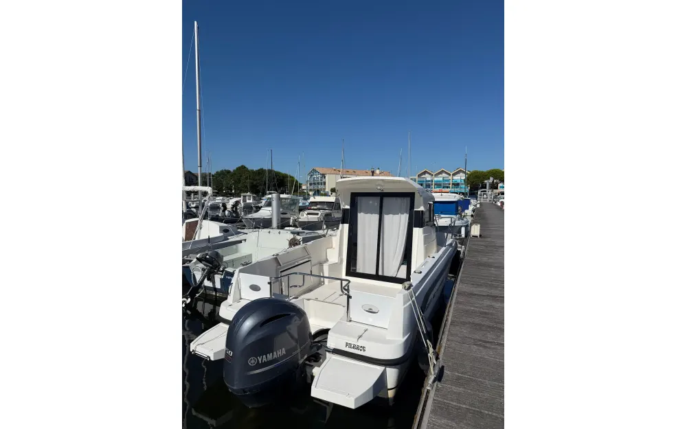 slider 1 Parker  660 Pilothouse