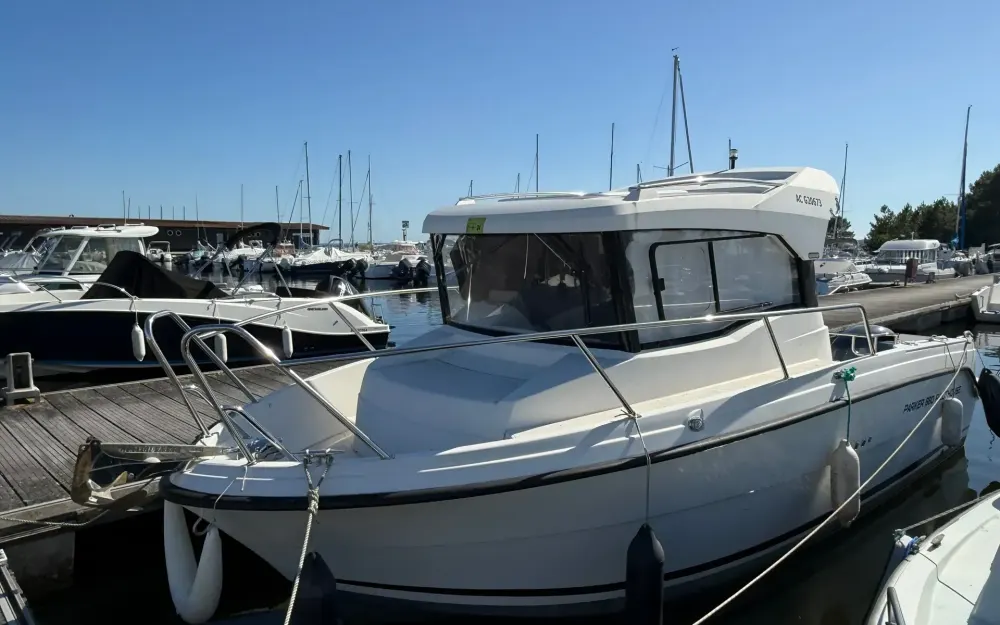 slider 0 Parker  660 Pilothouse