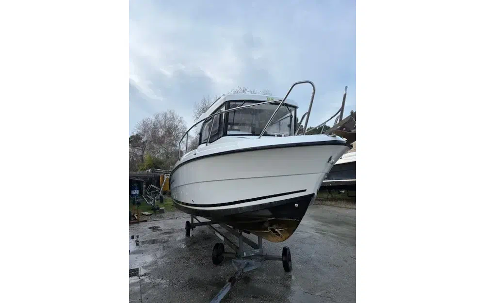 slider 3 Parker 660 Pilothouse