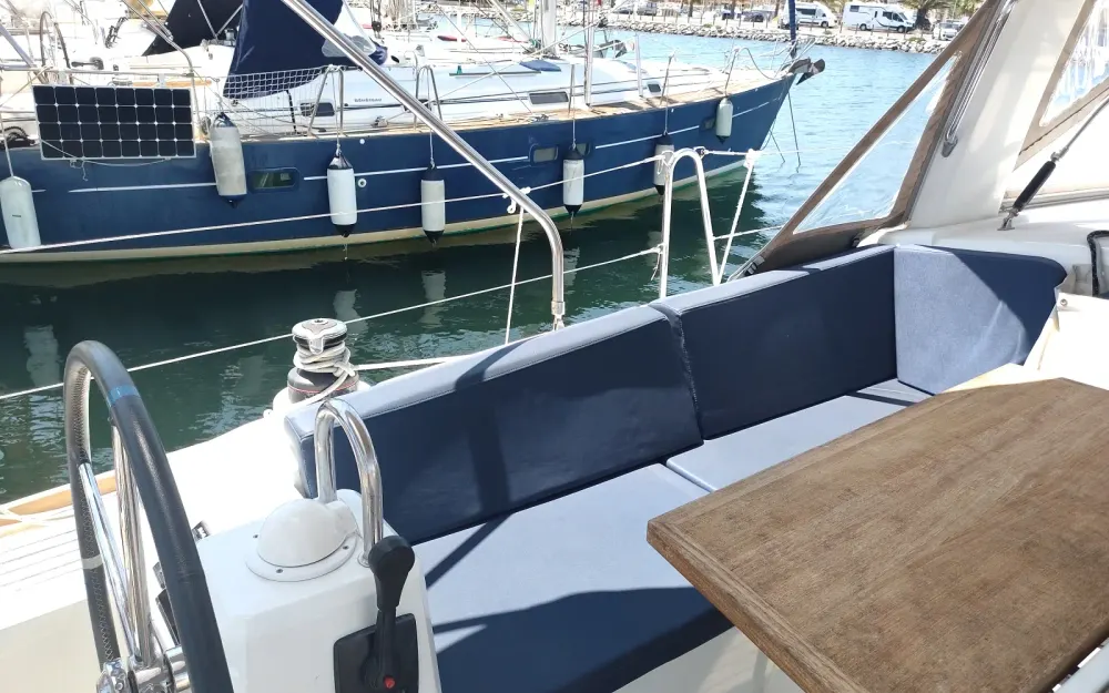 slider 9 Beneteau Oceanis 38.1