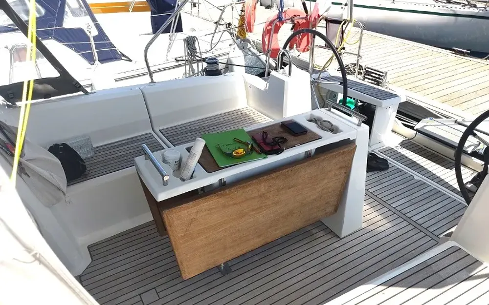 slider 16 Beneteau Oceanis 38.1