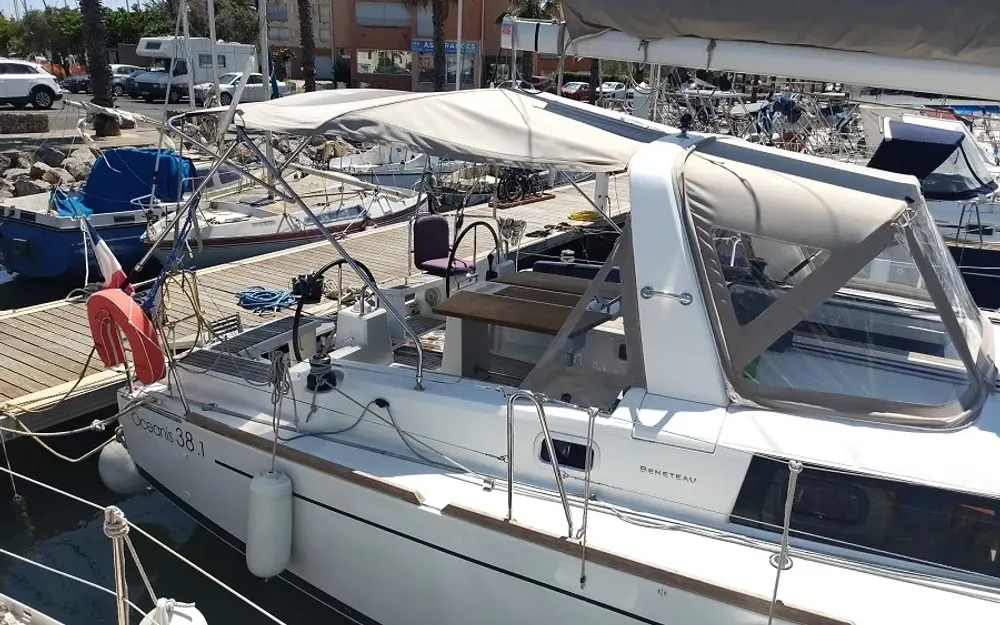 slider 21 Beneteau Oceanis 38.1