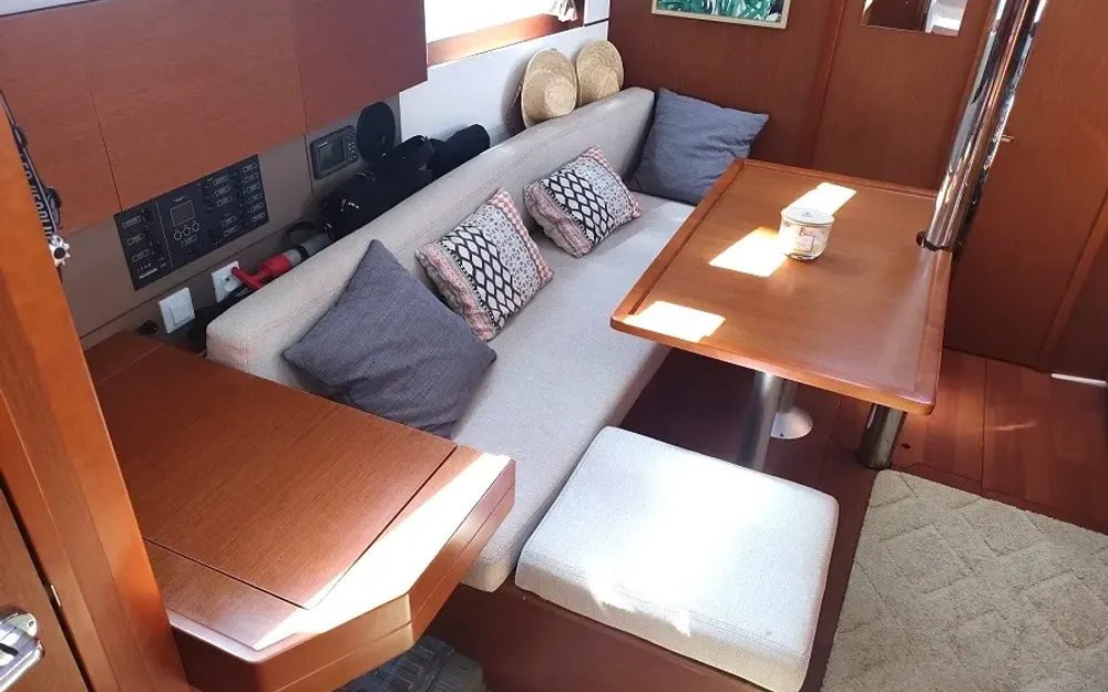 slider 35 Beneteau Oceanis 38.1