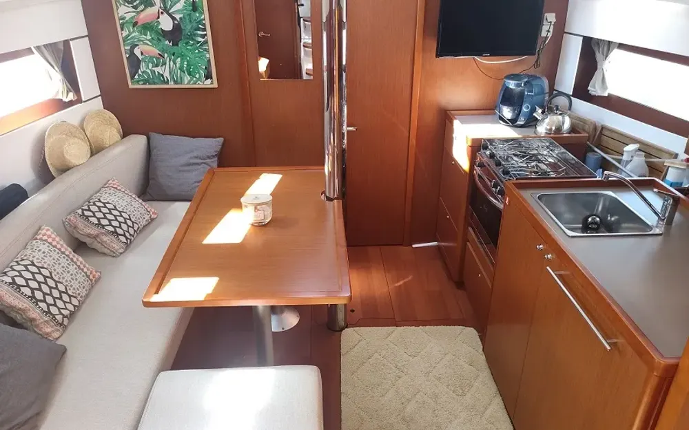 slider 36 Beneteau Oceanis 38.1