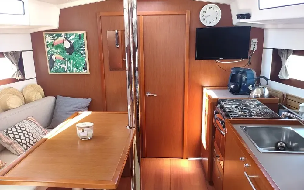 slider 37 Beneteau Oceanis 38.1
