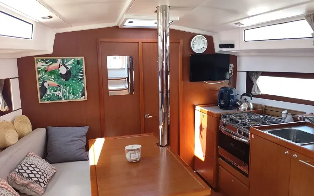 slider 38 Beneteau Oceanis 38.1