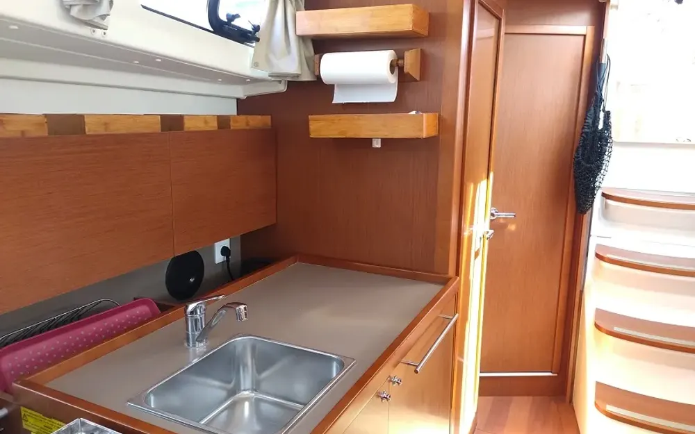 slider 43 Beneteau Oceanis 38.1