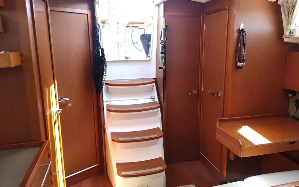 slider 44 Beneteau Oceanis 38.1