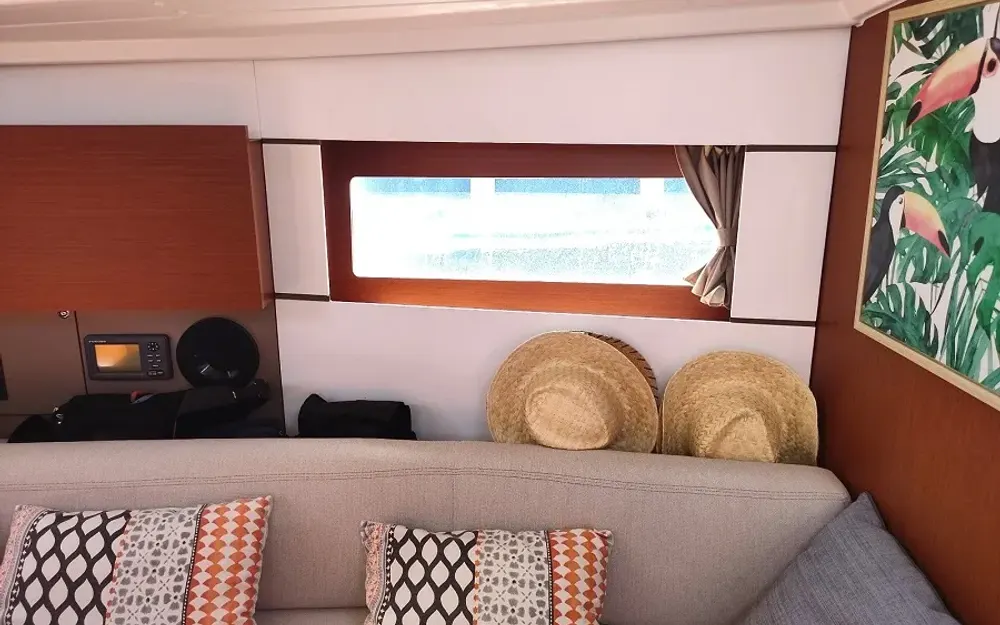 slider 54 Beneteau Oceanis 38.1