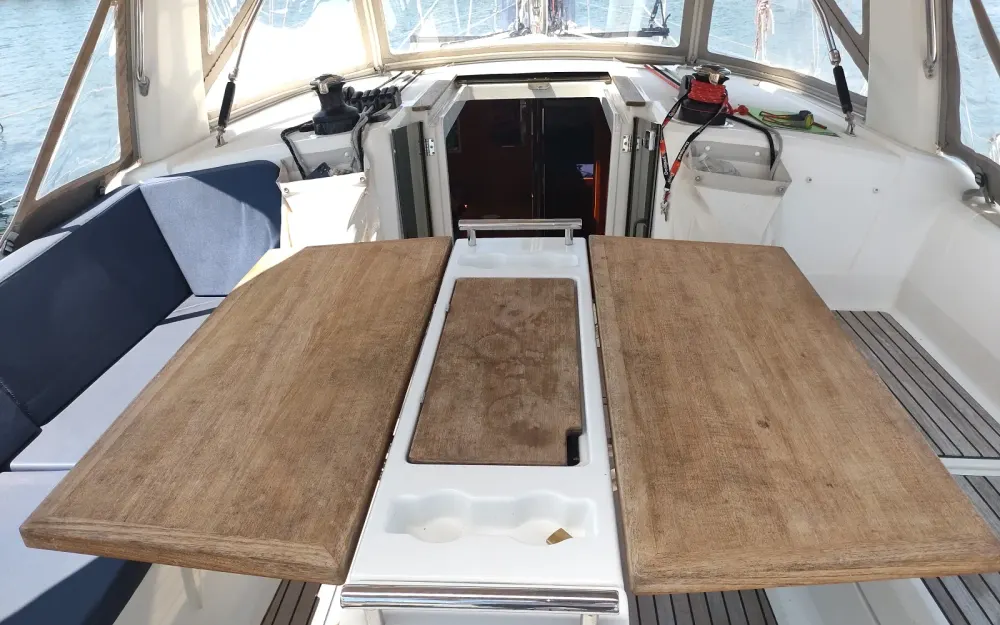 slider 8 Beneteau Oceanis 38.1