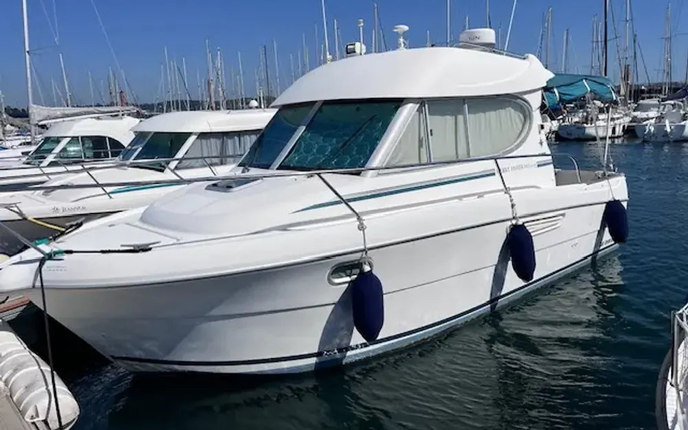 slider 0 Jeanneau Merry Fisher 805