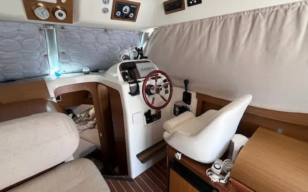 slider 10 Jeanneau Merry Fisher 805