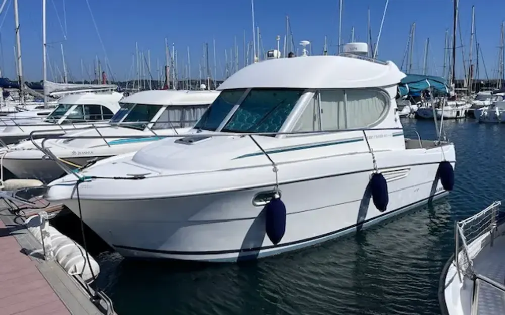 slider 2 Jeanneau Merry Fisher 805
