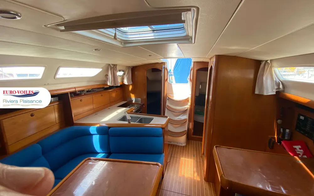 slider 10 Jeanneau Sun Odyssey 37