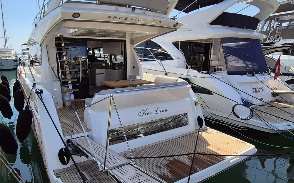slider 0 Prestige Yachts 460 Fly