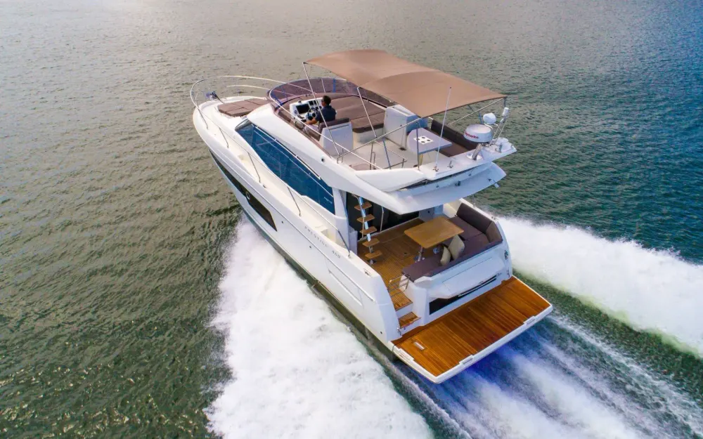 slider 0 Prestige Yachts Prestige 460 Fly