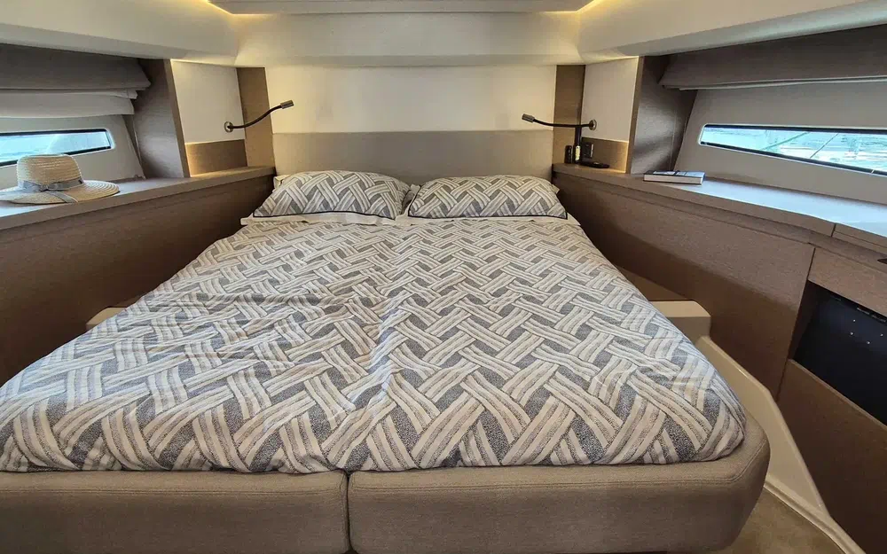 slider 10 Prestige Yachts 460 Fly