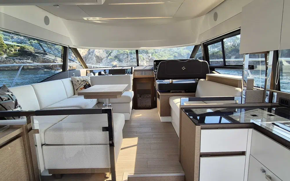 slider 3 Prestige Yachts 460 Fly