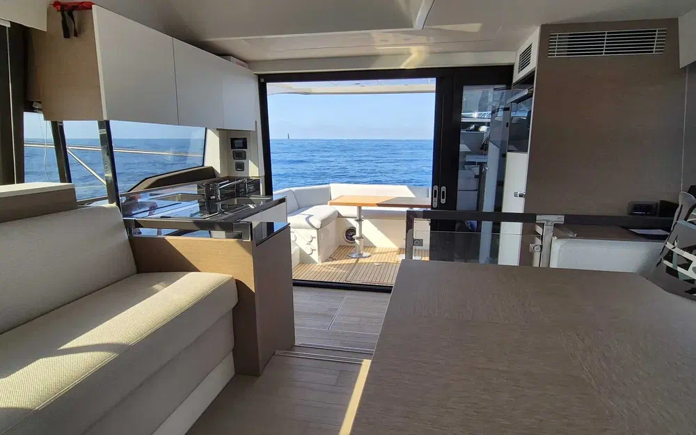 slider 4 Prestige Yachts 460 Fly