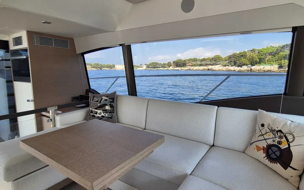 slider 5 Prestige Yachts 460 Fly