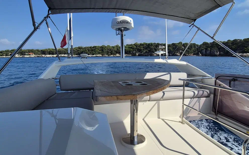 slider 7 Prestige Yachts 460 Fly