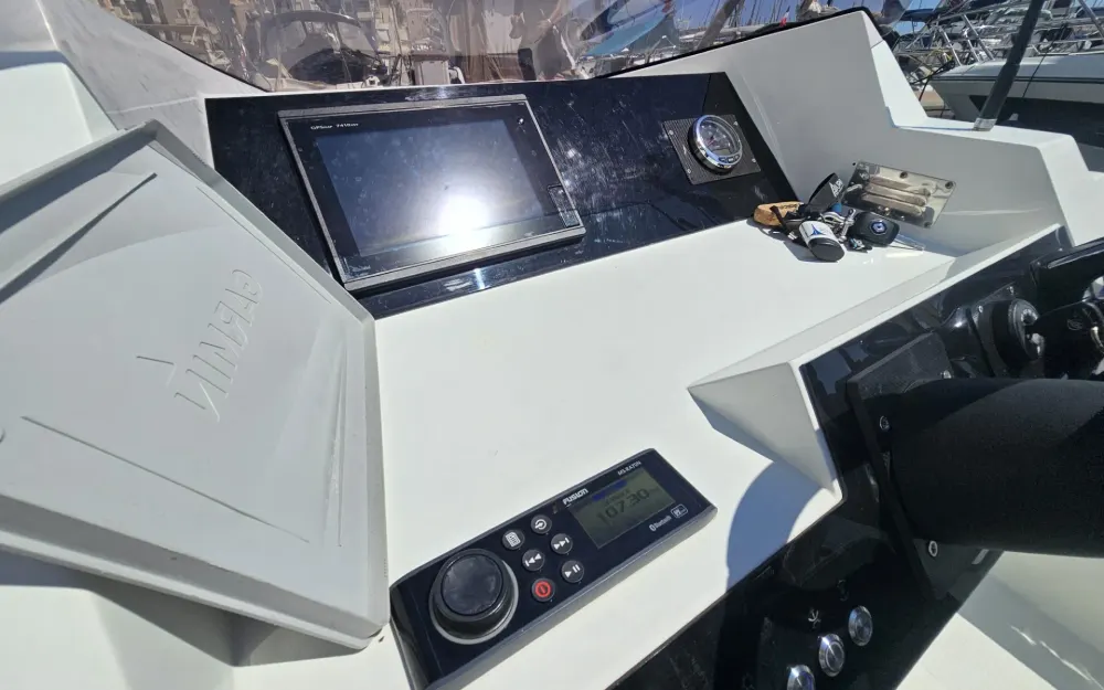 slider 19 Pacific Craft  27 RX