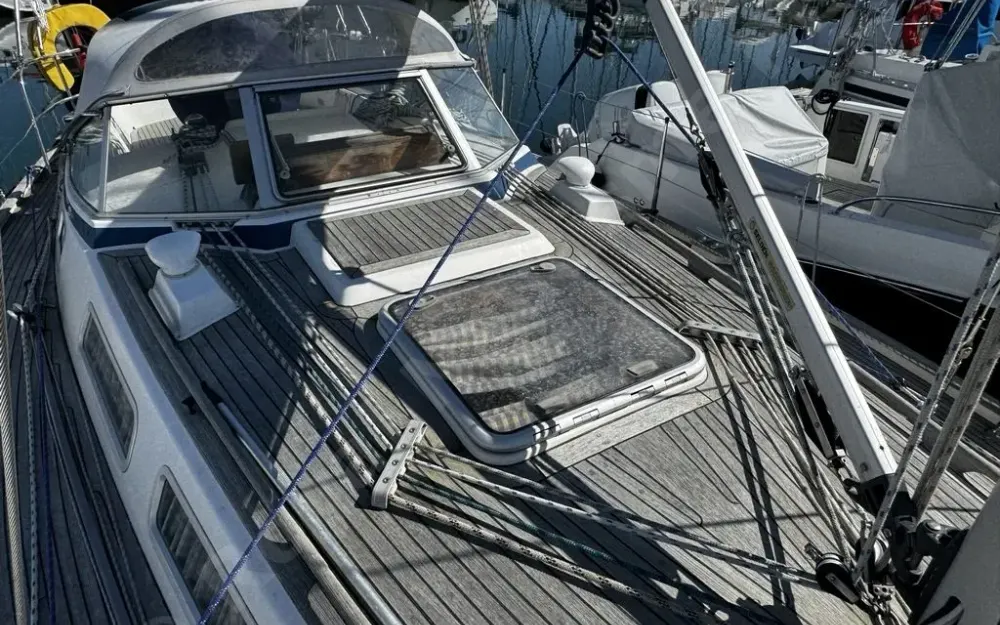 slider 11 Hallberg Rassy  34