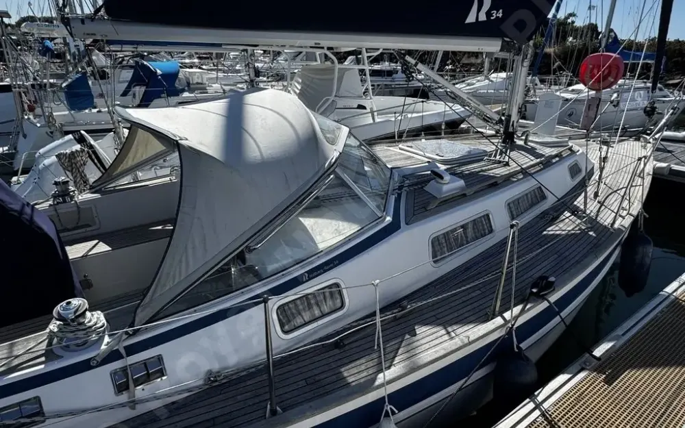 slider 14 Hallberg Rassy  34