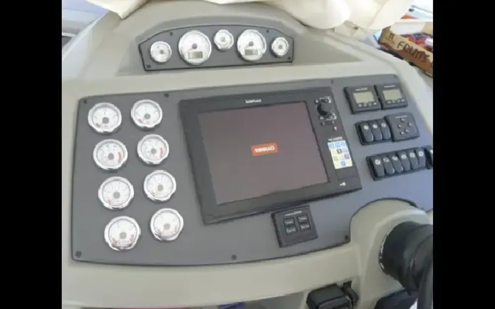 slider 10 Beneteau Flyer Gran Turismo 38