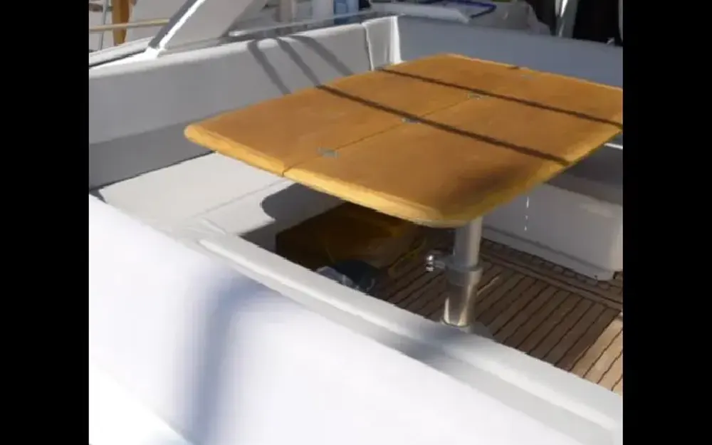 slider 4 Beneteau Flyer Gran Turismo 38