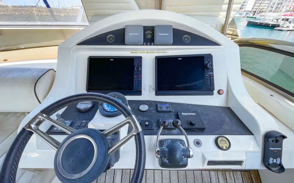 slider 17 Pearl Yachts Pearl 60
