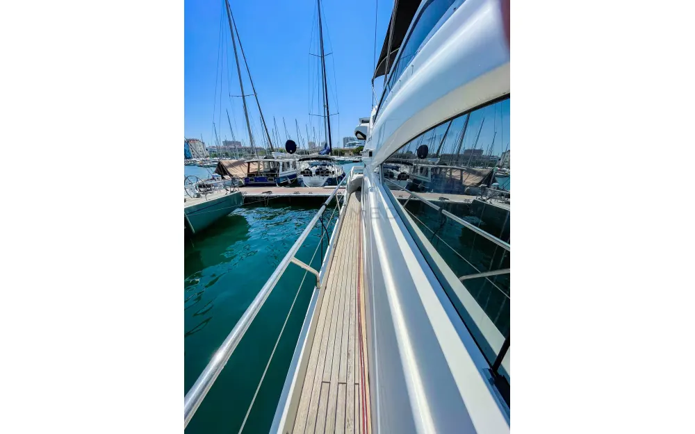 slider 5 Pearl Yachts Pearl 60