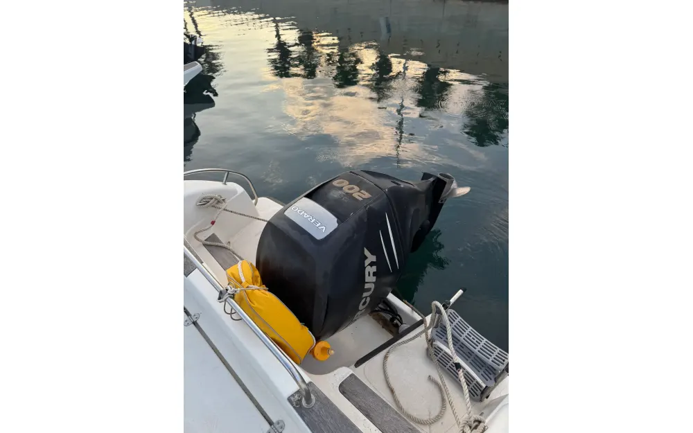 slider 1 B2 Marine  650 Open