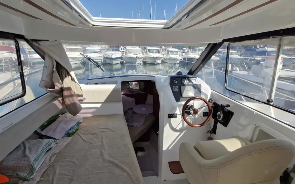 slider 1 Beneteau Antares 780 HB