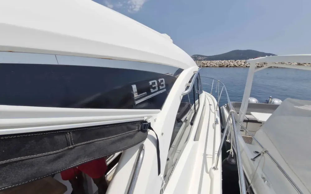slider 7 Jeanneau Leader 33