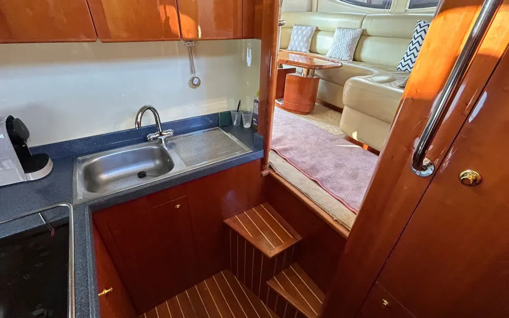 slider 9 Majesty Yachts Majesty 50