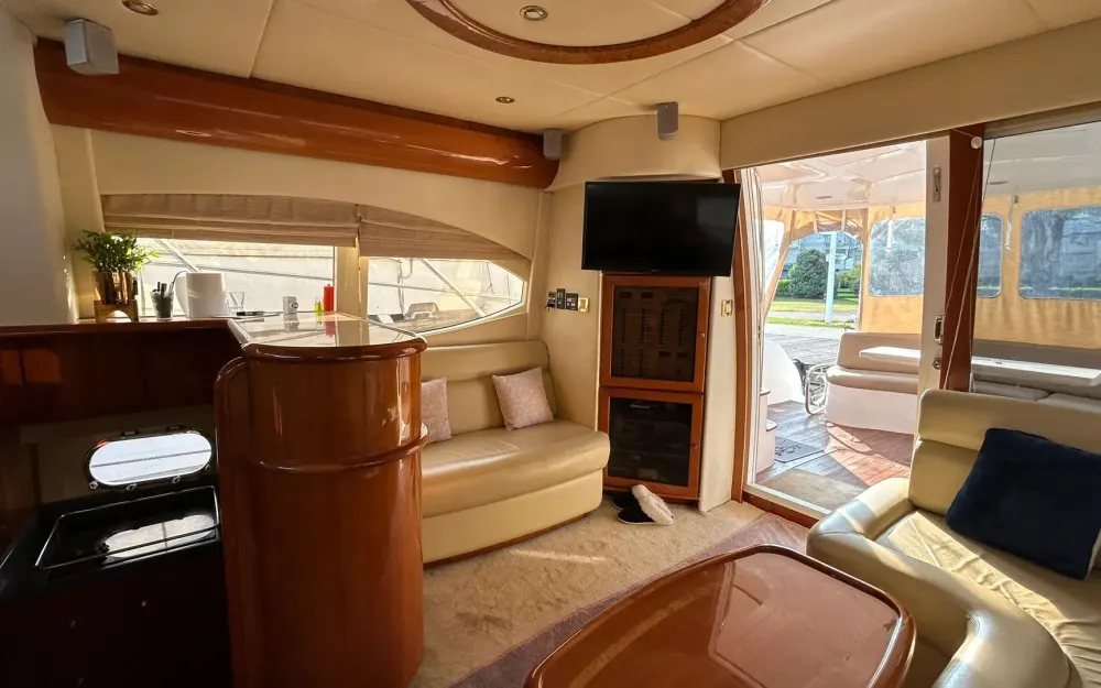 slider 10 Majesty Yachts Majesty 50