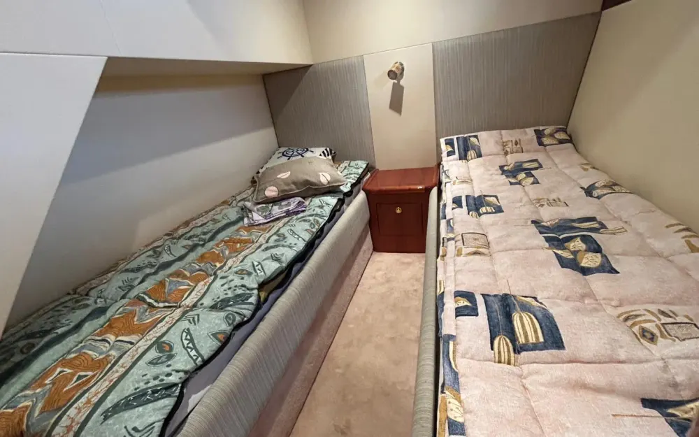 slider 11 Majesty Yachts Majesty 50