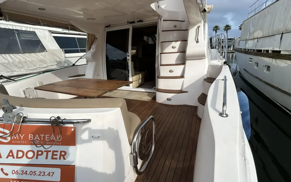 slider 14 Majesty Yachts Majesty 50