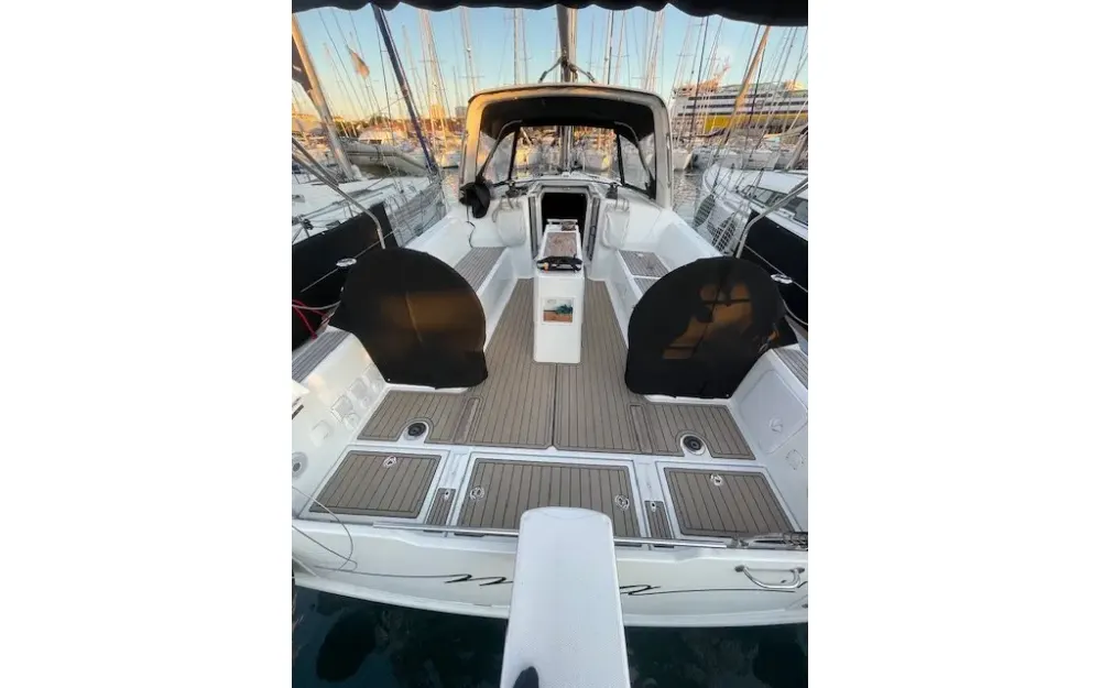 slider 9 Beneteau Oceanis 38.1