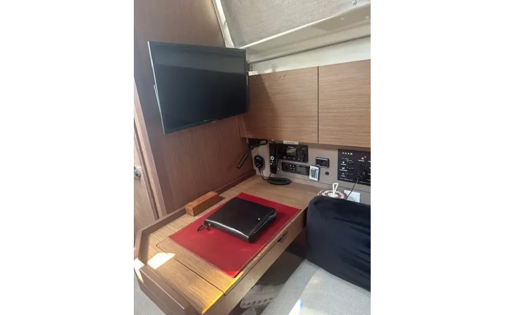 slider 10 Beneteau Oceanis 38.1