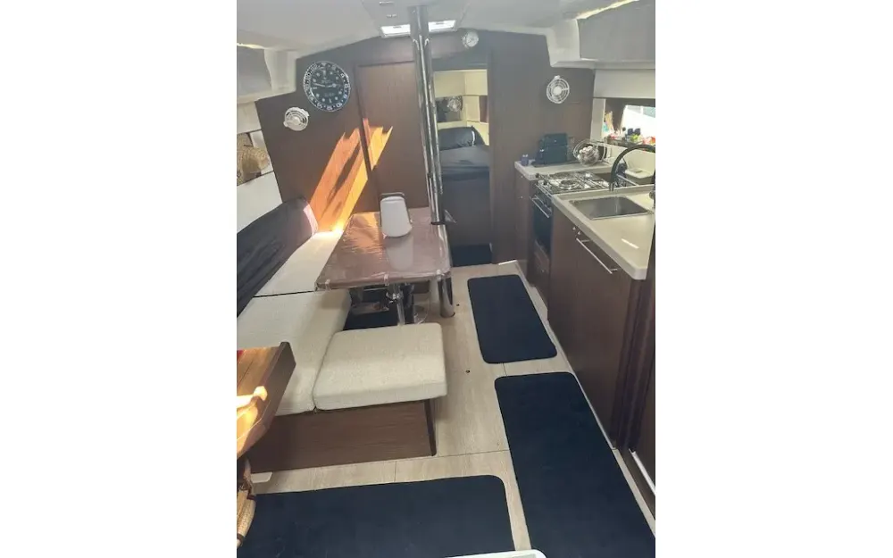 slider 14 Beneteau Oceanis 38.1