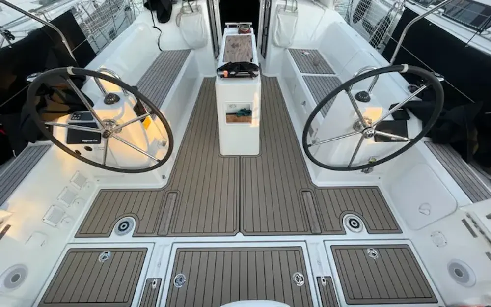 slider 2 Beneteau Oceanis 38.1