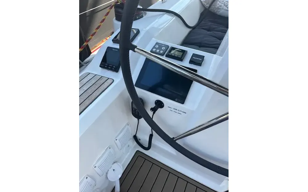 slider 3 Beneteau Oceanis 38.1