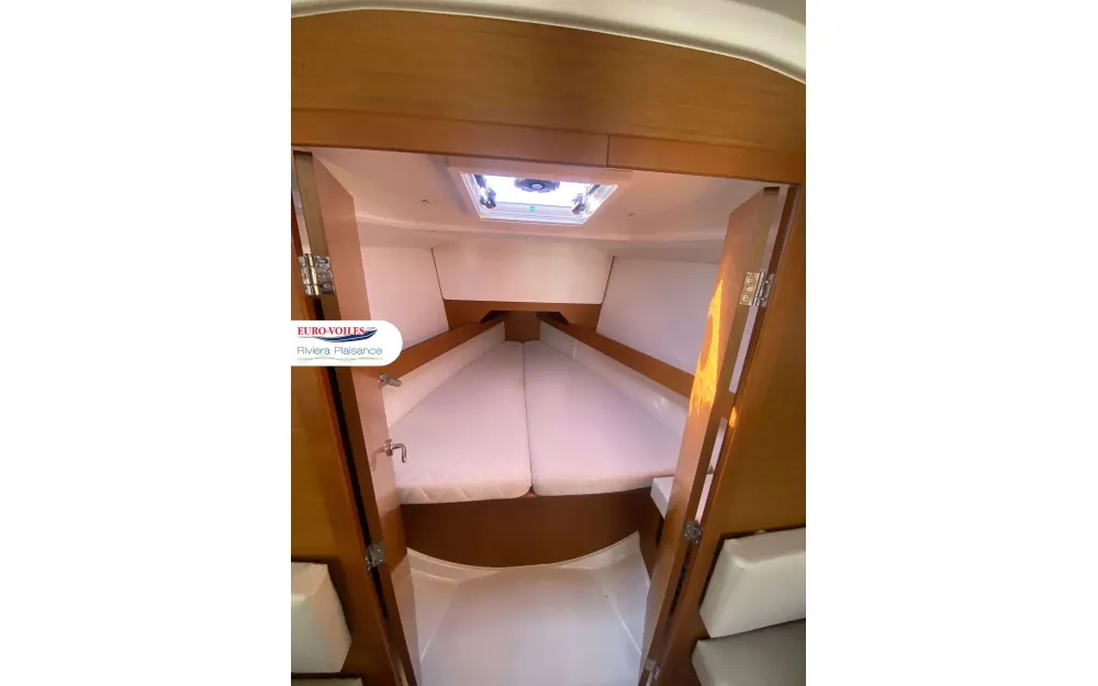 slider 9 Jeanneau Sun Odyssey 349
