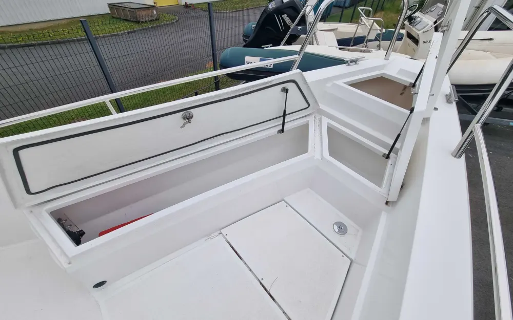 slider 11 Axopar  28 Open