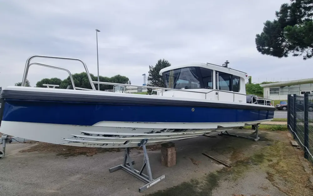 slider 1 Axopar  28 Open