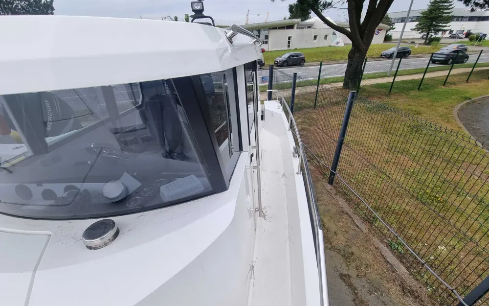 slider 8 Axopar  28 Open