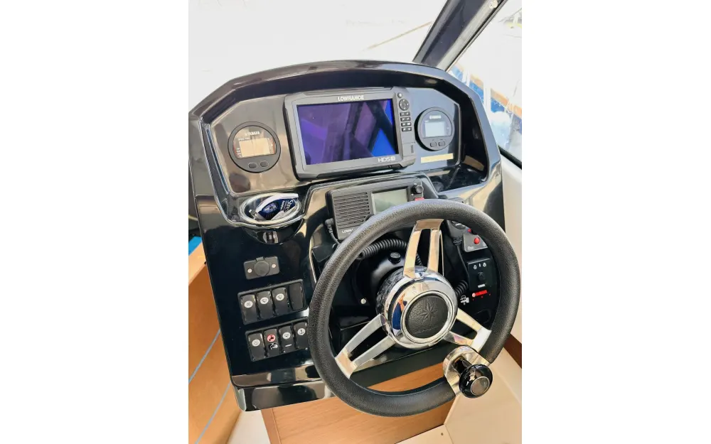 slider 2 Jeanneau Merry Fisher 795
