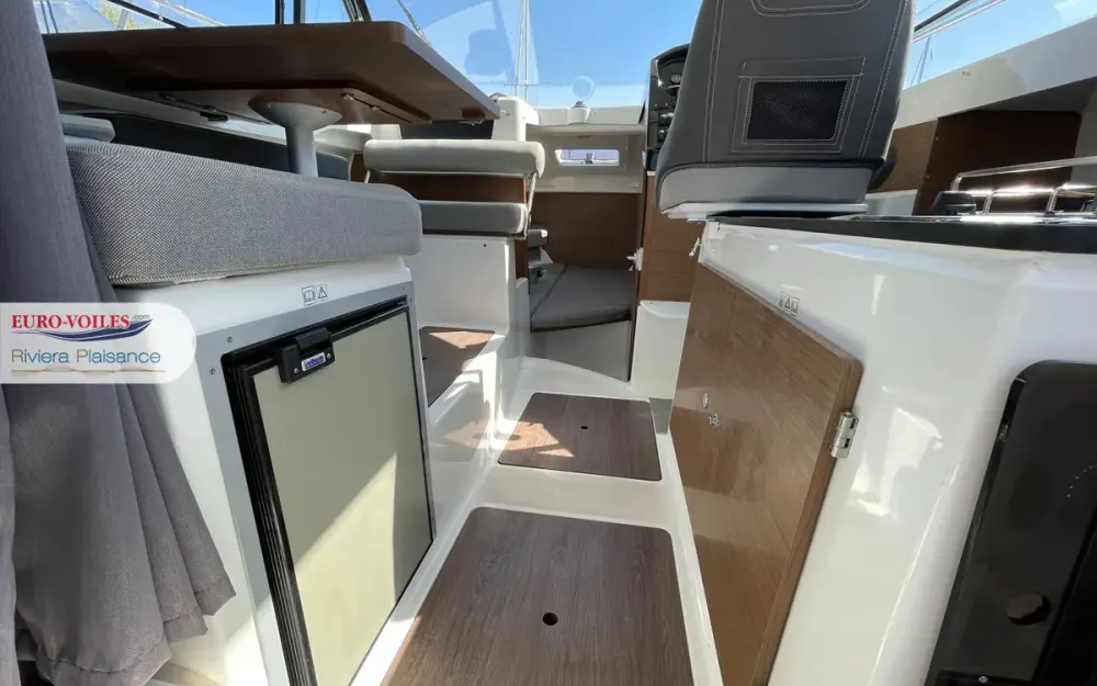 slider 4 Jeanneau Merry Fisher 795